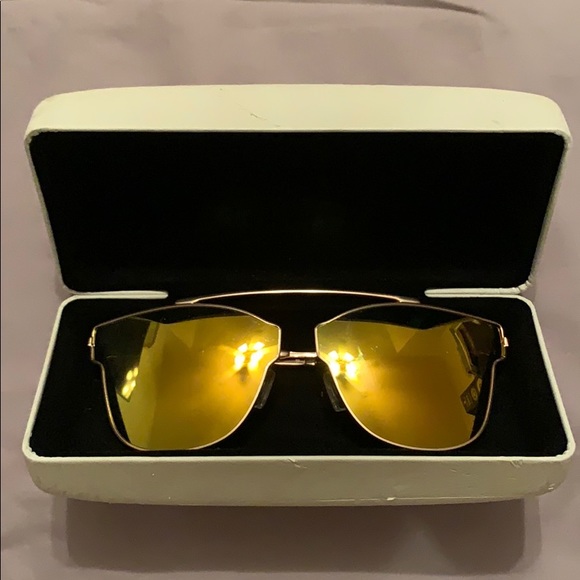 🟢 5/$20 Bundle: Yellow sunglasses - Picture 4 of 5
